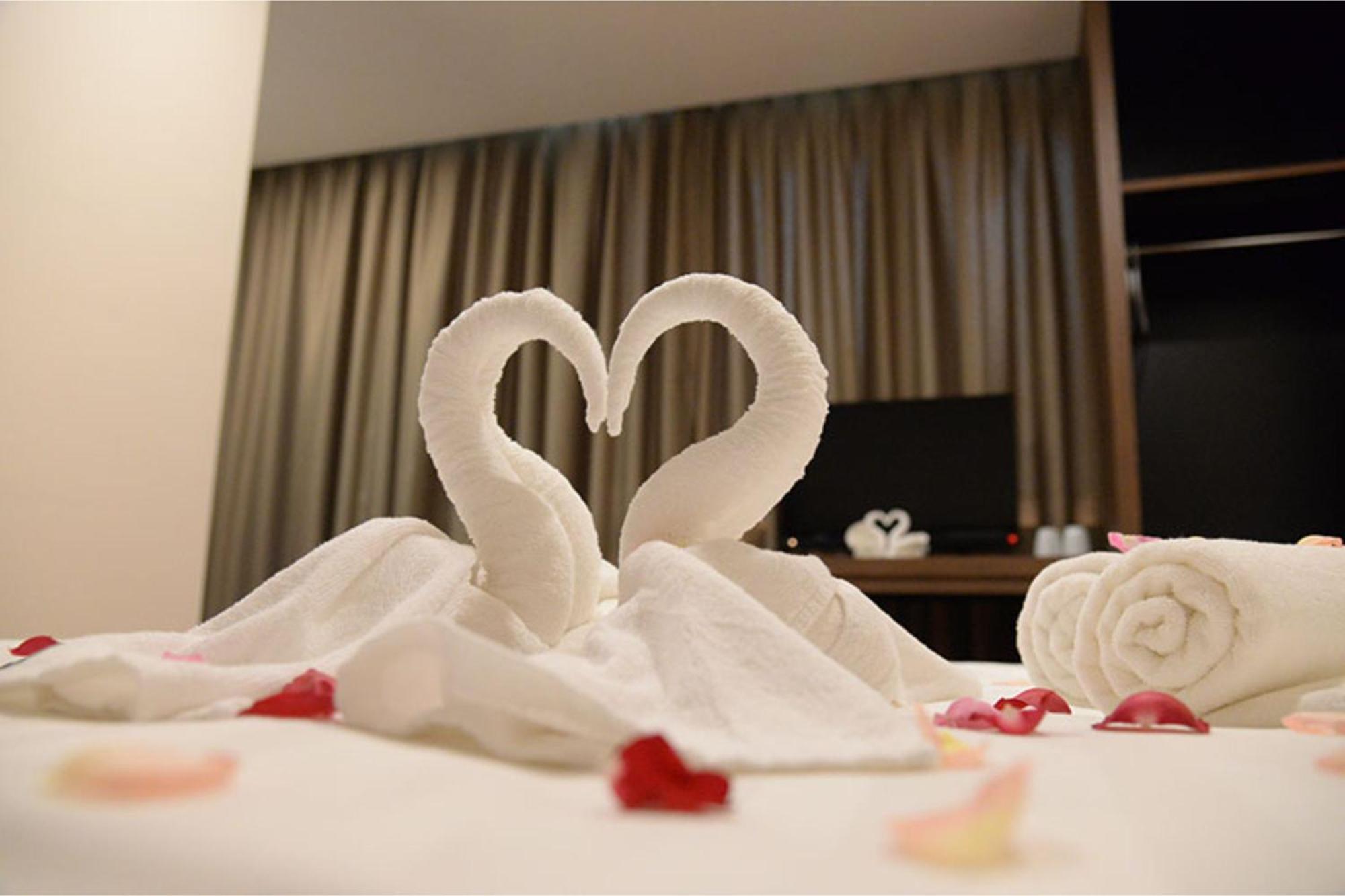 Deluxe King Room with City View