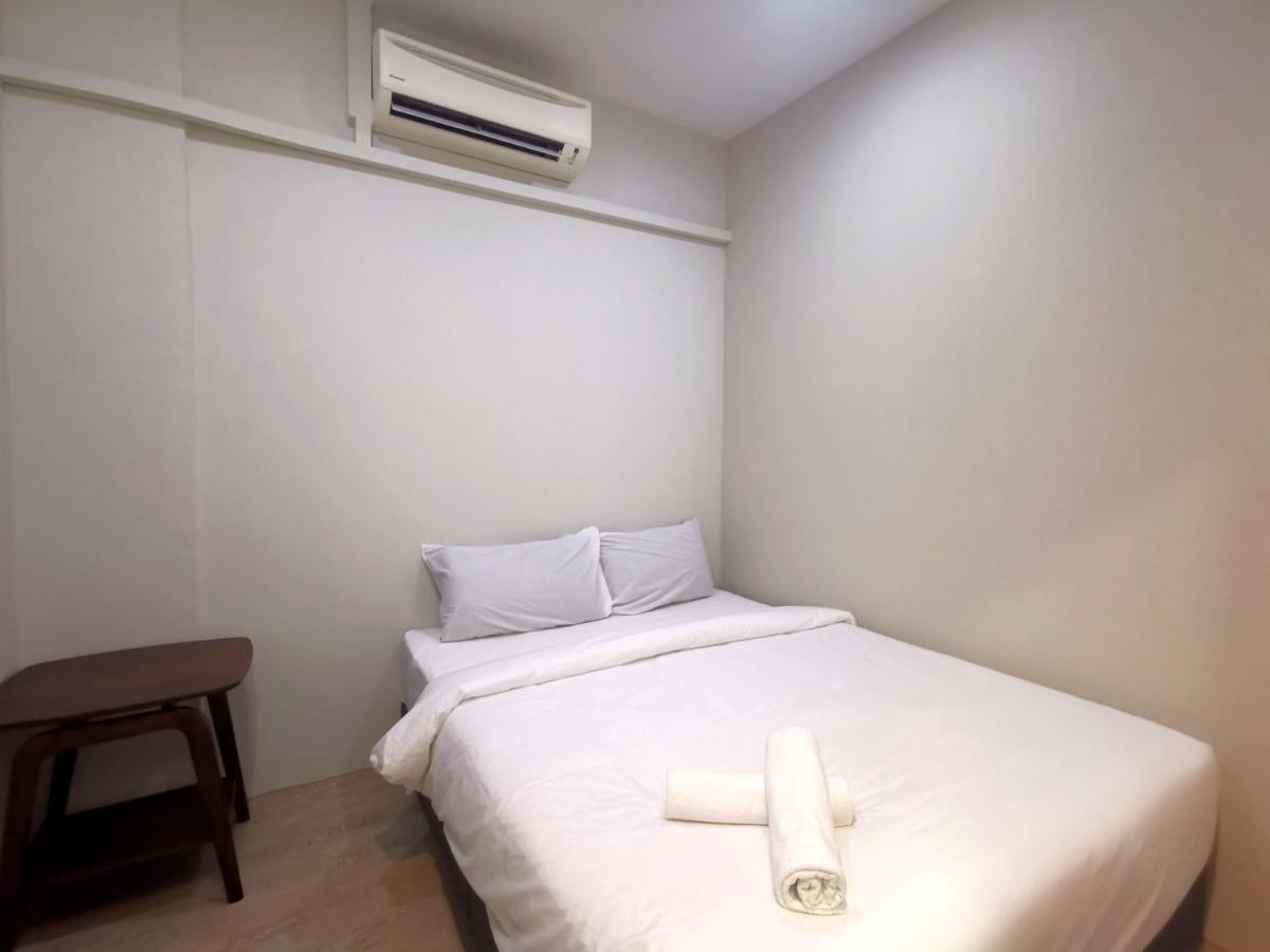 Zimmer mit Queensize-Bett und Gemeinschaftsbad