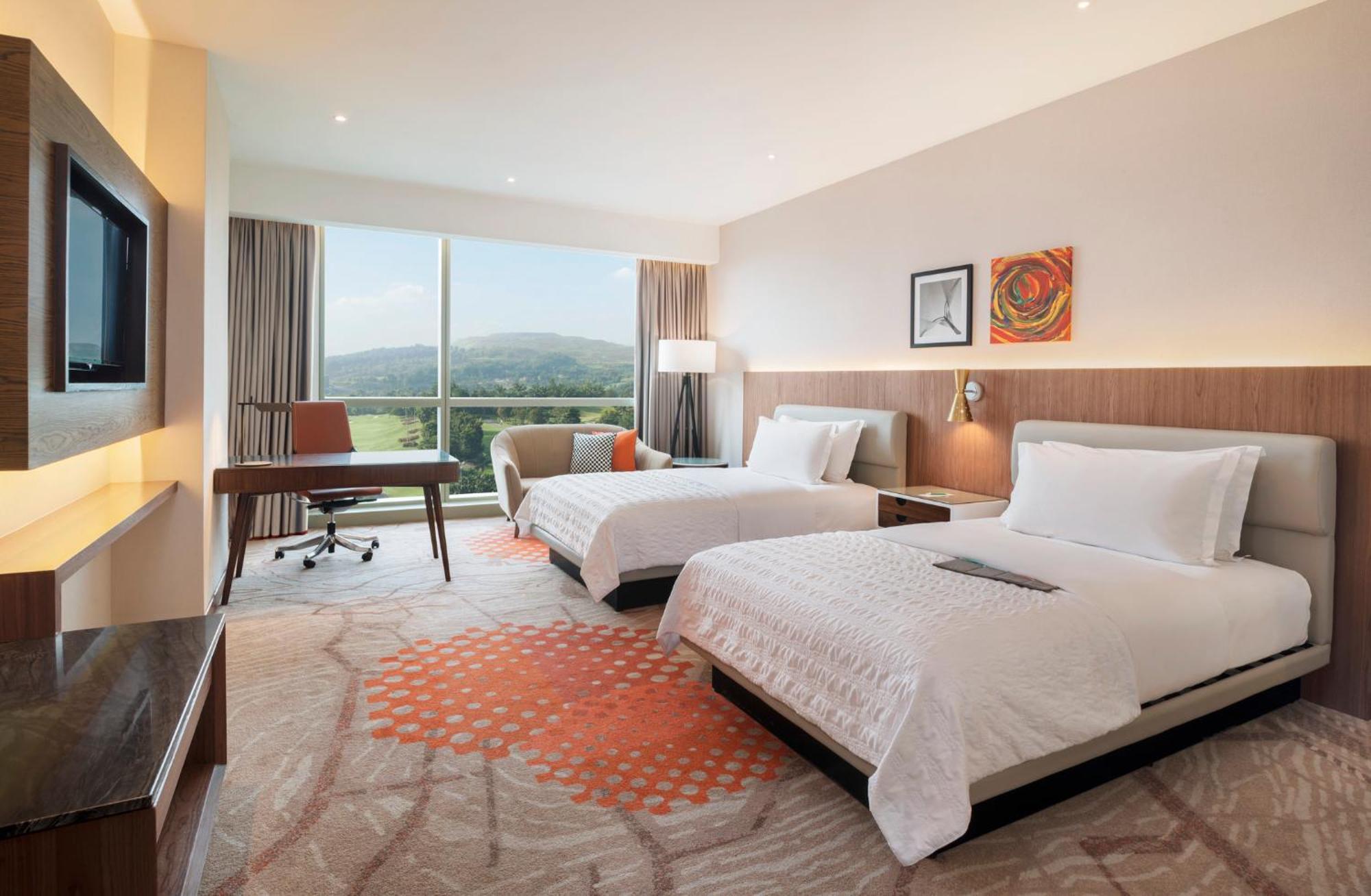 2 Twin/Single Beds, Golf Course View, Guest Room