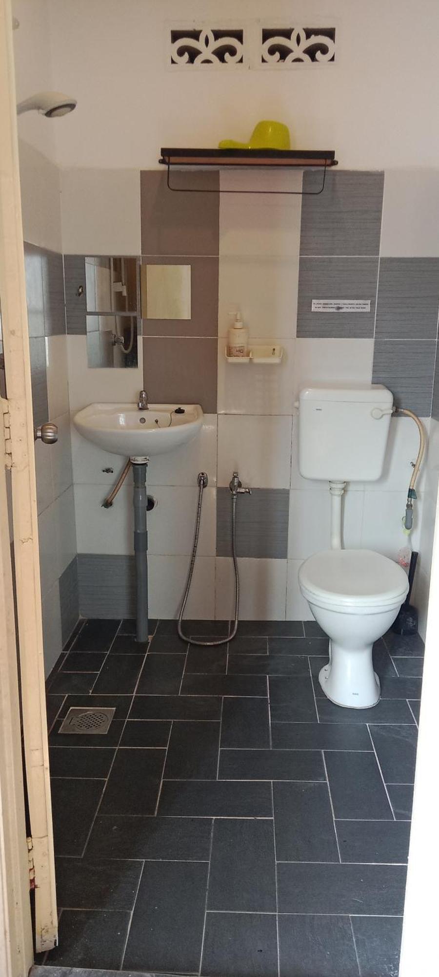 Standard Twin Room with Shared Bathroom
