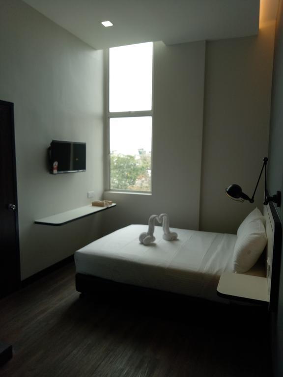 Executive Suite,435309939:JPEG