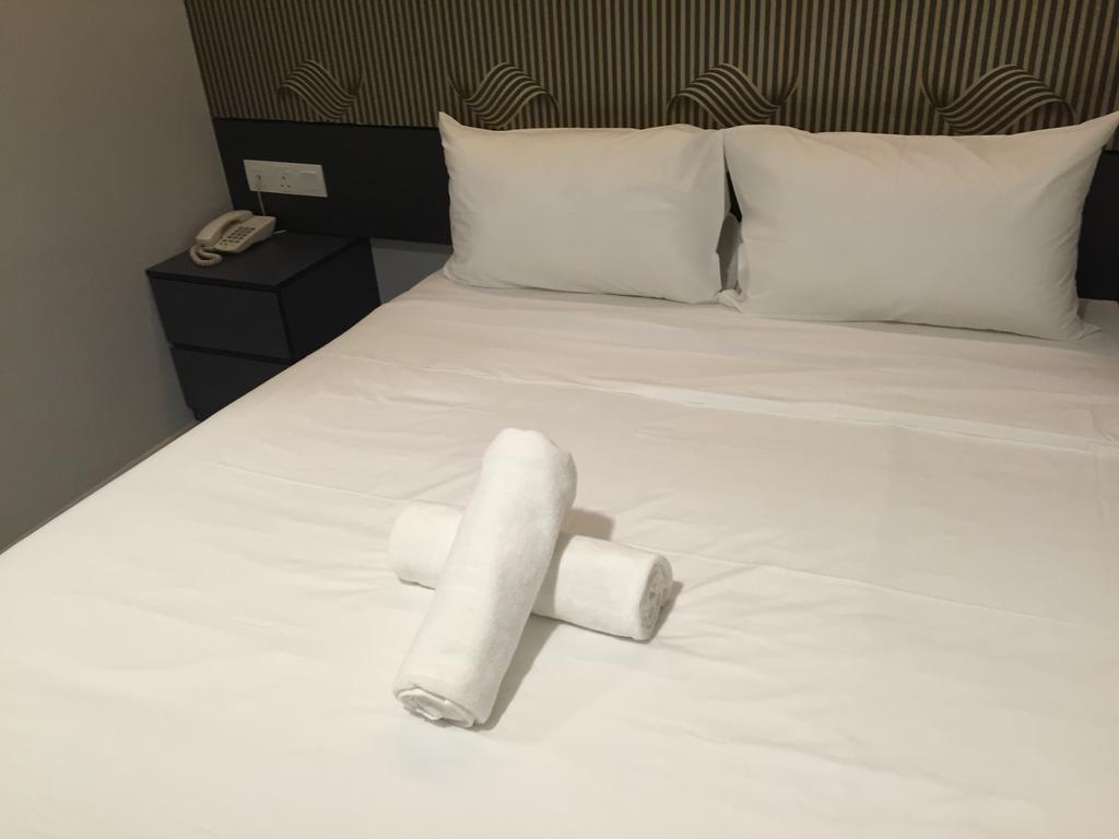 Deluxe Queen Room with Window