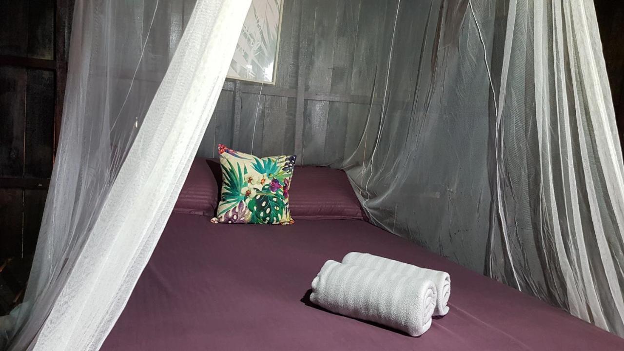 Hut with Shared Bathroom (3 pax)