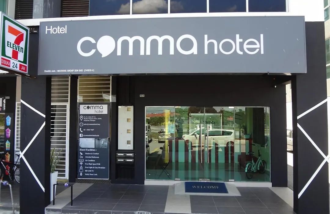 Comma Hotel-1