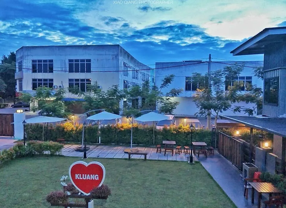 Kluang Container Swimming Pool Hotel-1