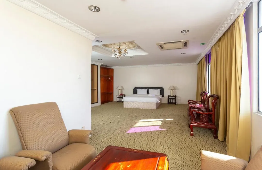 Oyo 89619 De Choice Hotel-1