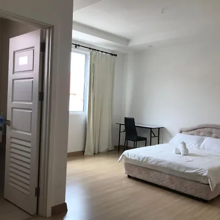 Island Hostel Bayan Lepas Airport-2
