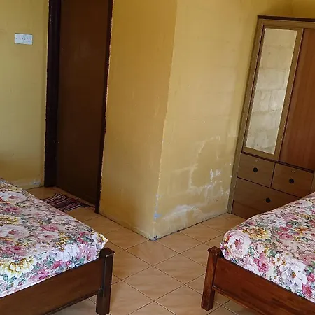 Kamila Motel Teluk Senangin-2