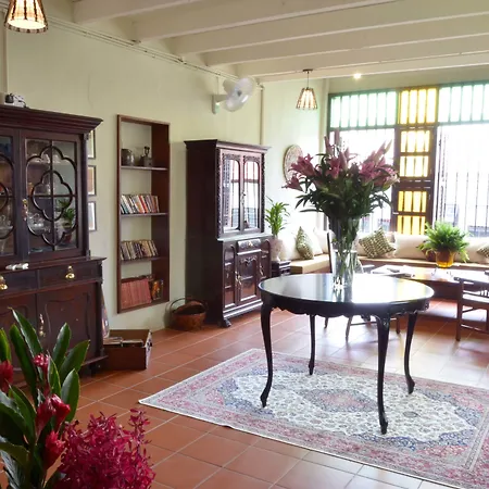 Noordin Street House-3