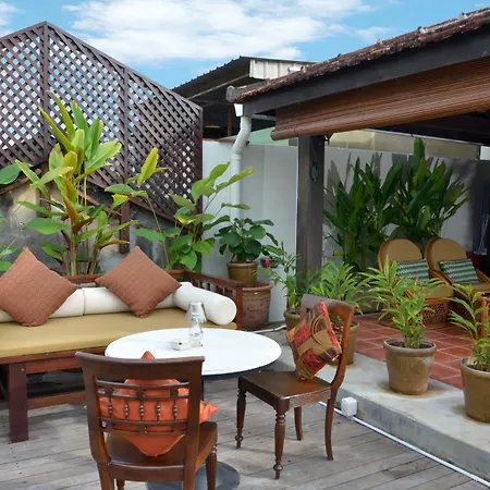Noordin Street House-2