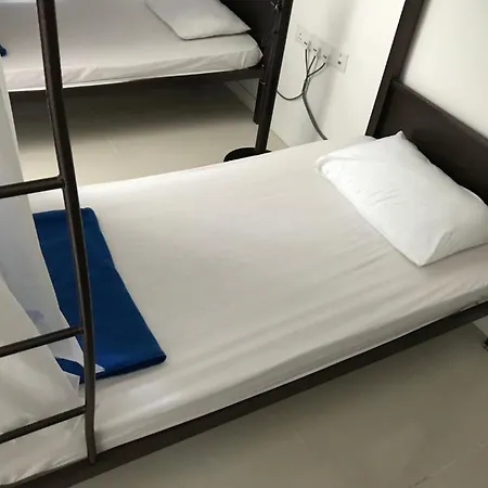Island Hostel Bayan Lepas Airport-3