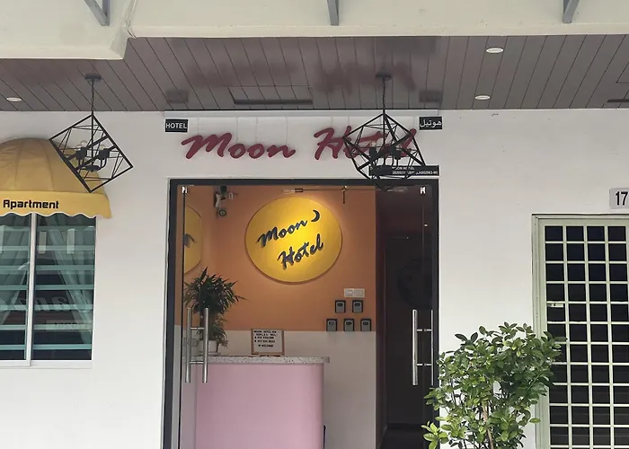 Moon , Cameron Highlands