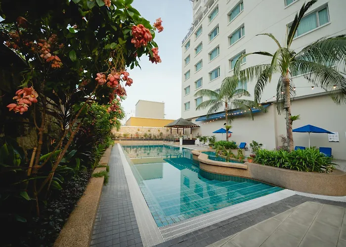 Royale Chulan The Curve