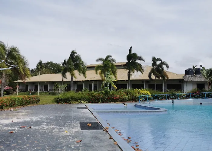 Oyo 89972 Borneo Paradise Beach Hotel