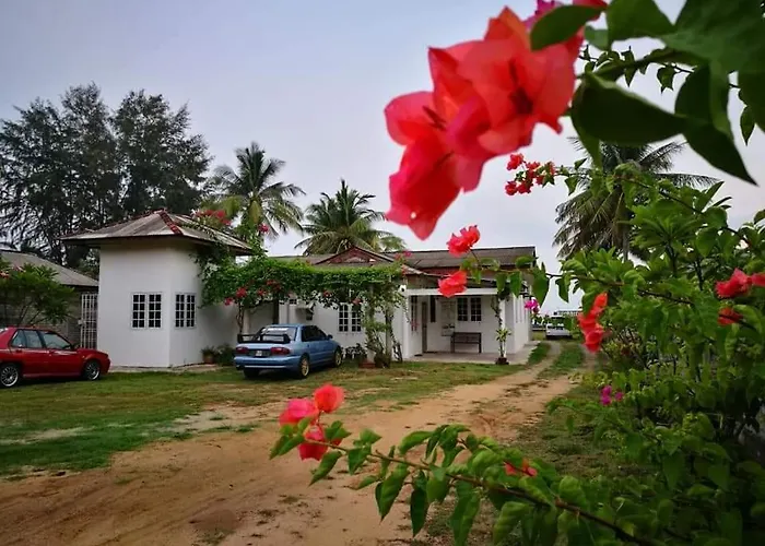 Ala Beach Lodge - Markisa Homestay