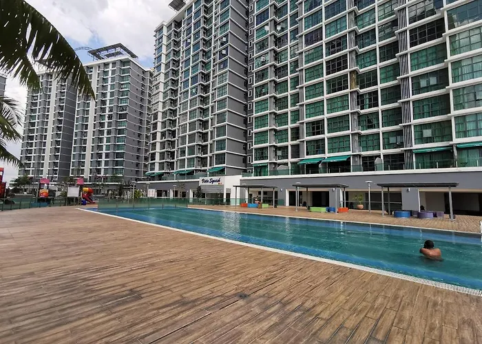Vista Alam Studio Units - Pool, Food Court